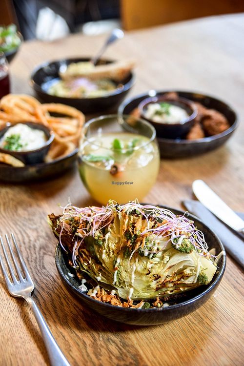 vegan bowl at Aub-svp in Brussels