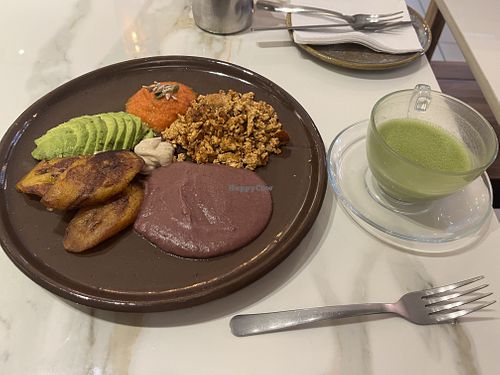 Típico salvadoreño vegano. Muy, muy rico.  at Carajo in San Salvador