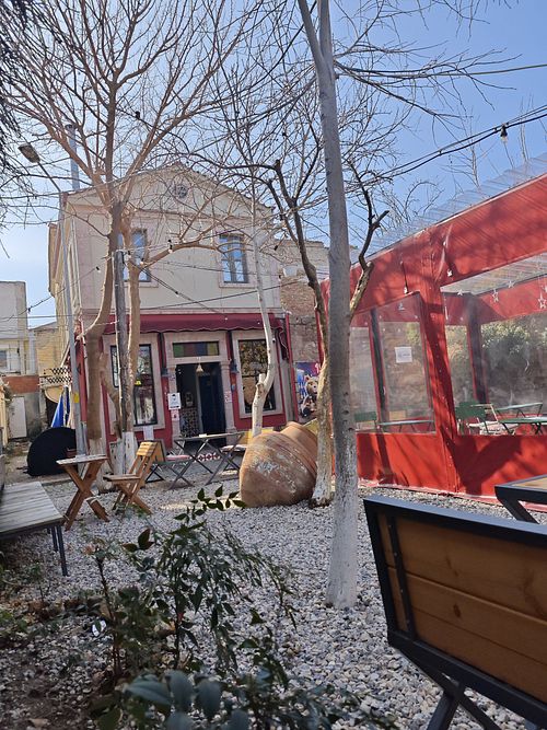 onDokuz Ayvalık is a cozy café and cocktail bar. Vegan pizza, plant based milk options and vegan desserts we have. at Ondokuz in Balikesir