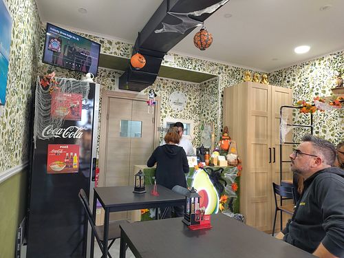 Small sitting area and counter to order at Avocado in Pozzuoli