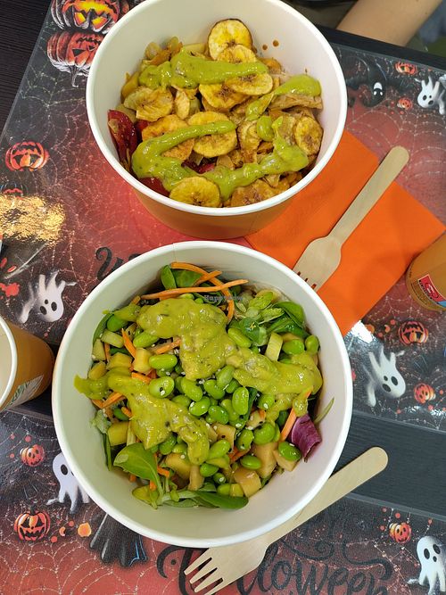 Poke bowls with guacamole at Avocado in Pozzuoli