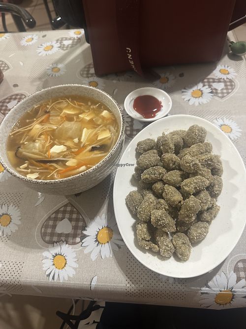 Hot and sour soup & “vegetarian” fried oysters  at Good Mom Healthy Vegetarian House - 好媽媽健康素食屋 in Kinmen