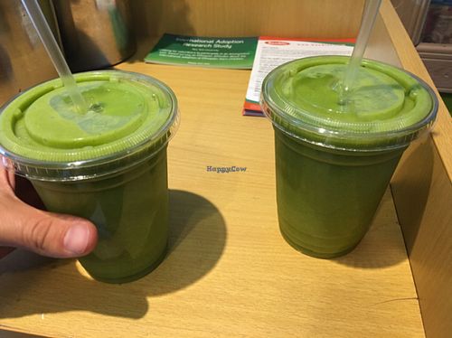 green smoothies at Oasis Jimma Juice Bar in New York City