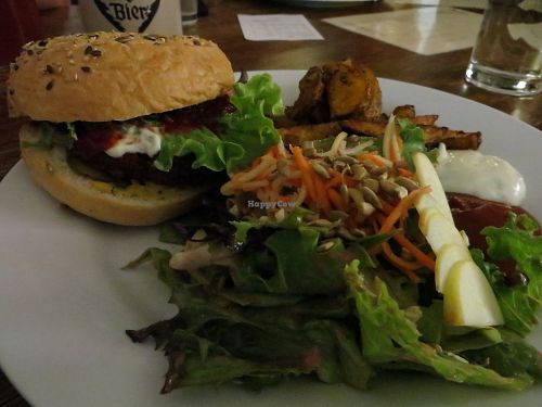 very nice hamburger meal at El Haso in Freiburg