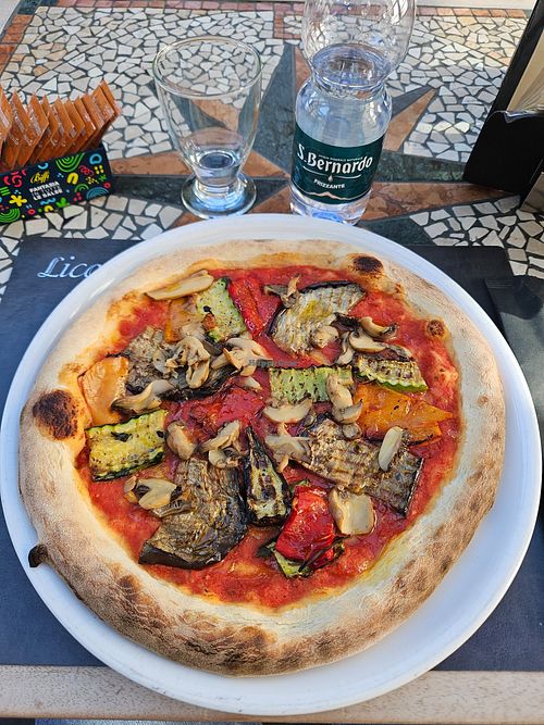 The restaurant was okay by making a vegetarian pizza vegan. And it was actually very nice. at Bar Licone - Cogne in Cogne