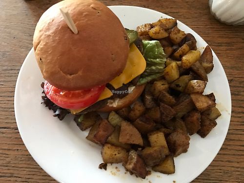 Eggplant burger and homefries at Mamalicious in Hamburg