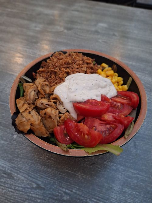 Ensalada con Heura, maíz, cebolla crispa, tomate y una salsa estilo tártara. at El Jardí in Girona