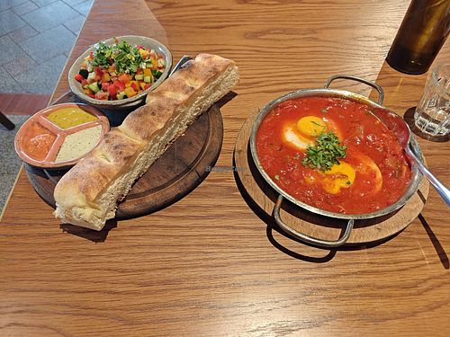 Vegan shakshuka at Gan-Sipur Cafe - קפה גן סיפור קרית אונו in Kiryat Ono