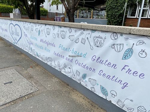 plant-based 🥰 at Lu-Ma Cafe in South West London