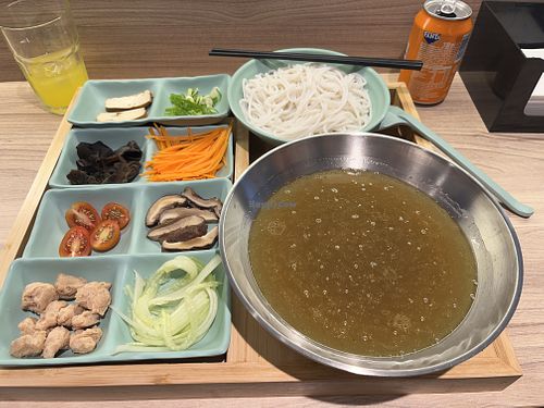 Vegan soup as served (before mixing)  at Jardín de Yunnan  in Sevilla