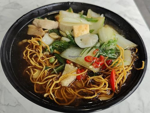 Crispy noodles at Compassion Vegetarian Cuisine 慈悅素 in Central Singapore