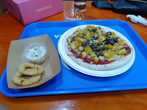 Pizza opcion con not chicken. + Mayo ciboullete con papas fritas at Dharma in Puerto Montt