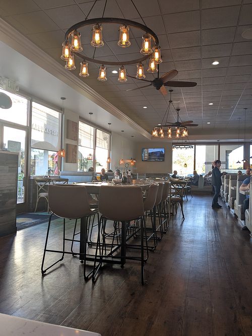 Vibe at Broken Yolk Cafe in Carlsbad