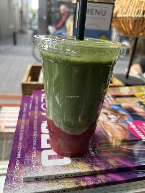 Strawberry matcha coconut milk 5,60€ (+20 cents for plant milk)  at Couple's in Dordrecht