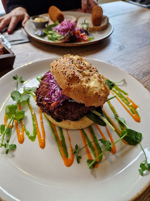 De vegan Kimchi burger en vegan kroketten at Brownies & downieS in Nieuwegein