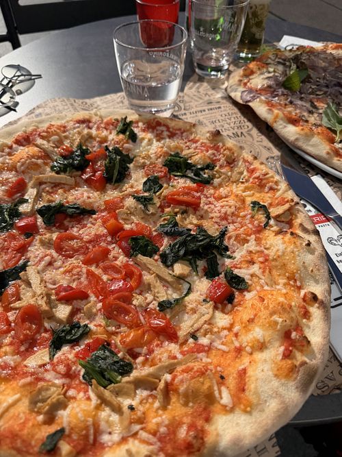 Pizza mit Hähnchen   at L'Osteria - Portlandweg in Bonn