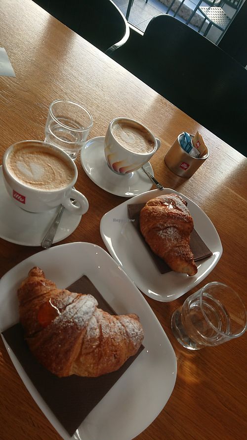 Brioches e cappuccio veg at Caffè De Min in Rovereto