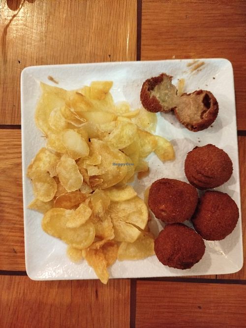 Croquetas berenxena veganas. at Cafetería Antoxo in Xove