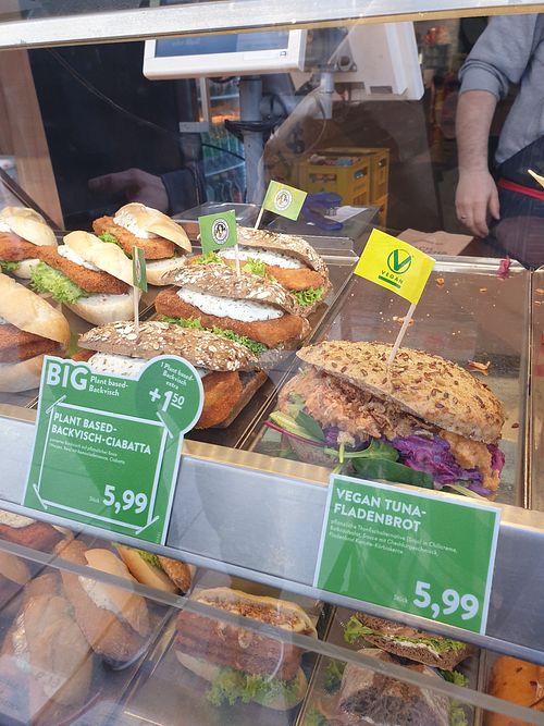 Vegan flat bread and ciabata at Nordsee in Vienna