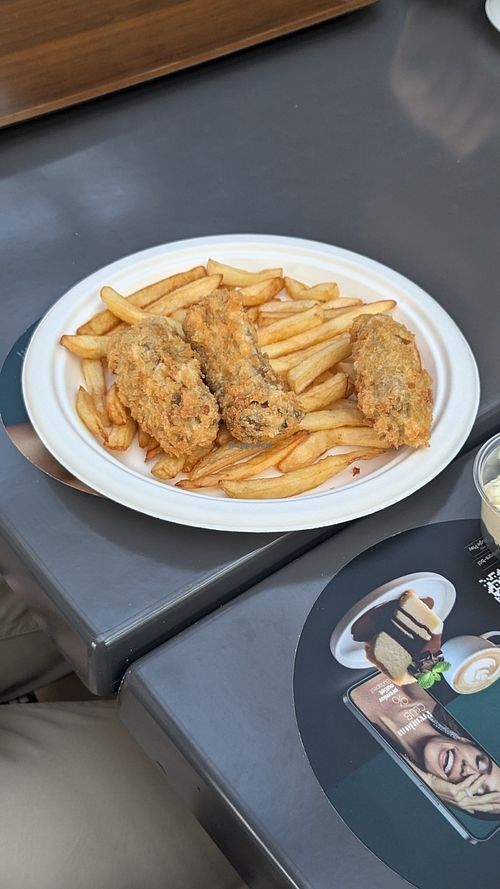 Fried seitan with fries at Ropogó Premier in Biatorbagy