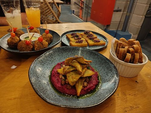 Peixinho da horta, polenta frita, croquete de cogumelos at Melodia.Cafebar in Sao Carlos