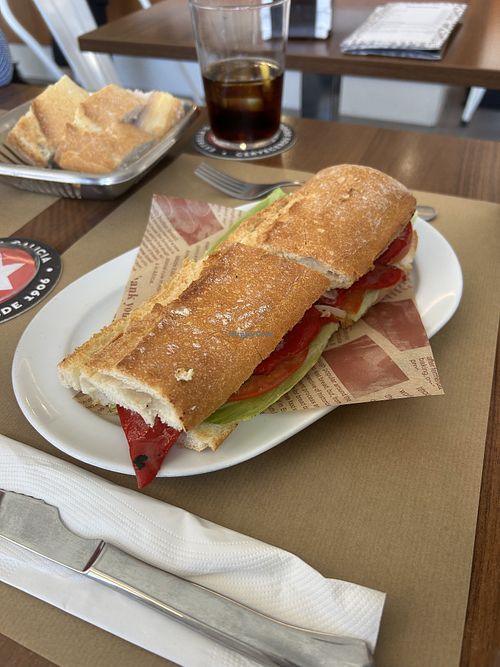 Bocadillo hummus   at Venus  in Nigran