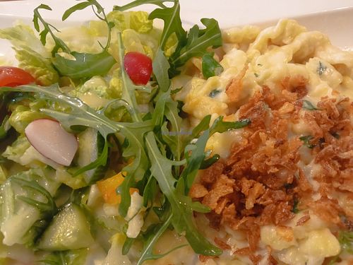 Käsespätzle mit Salatbeilage (wechselner Mittagstisch) at Café Sterntal Galerie  in Berlin