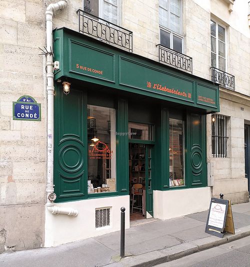 Façade at L'îlebrairie in Paris