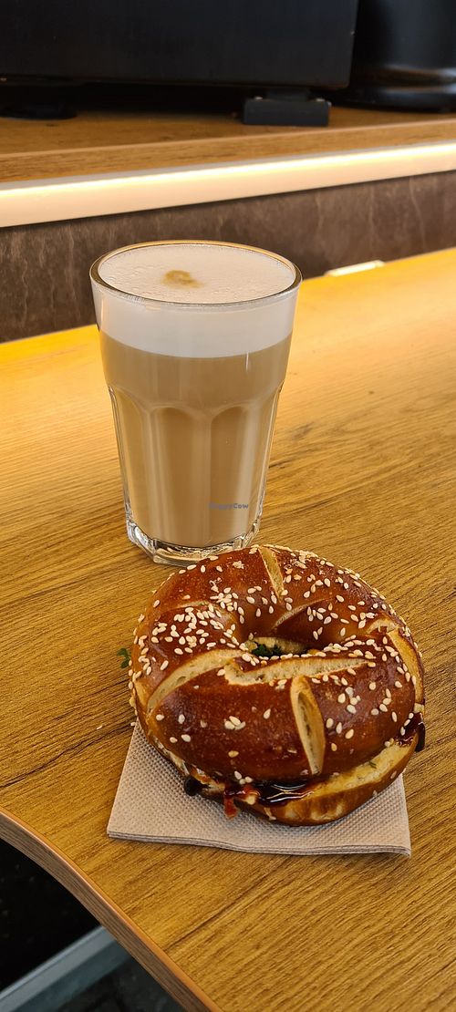 Humus-Bagel at Brownies&Cookies in Wurster Nordseekueste