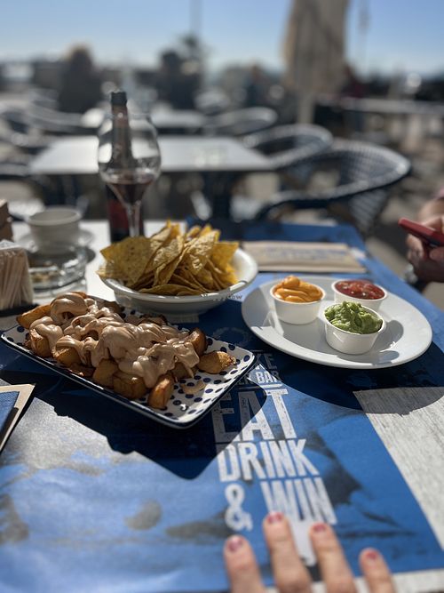 Tapas, poke, sándwiches y wraps veganoos  at El Poke Corner Bar in Roses
