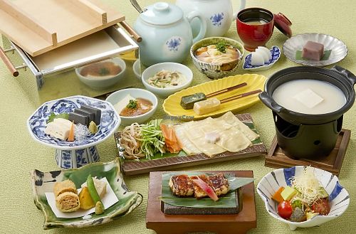 Vegan Kaiseki Course

A special vegan kaiseki course made with soybeans and seasonal vegetables. at Yuba & Tofu Restaurant Umenohana Honmachi - 梅の花 本町店 in Osaka