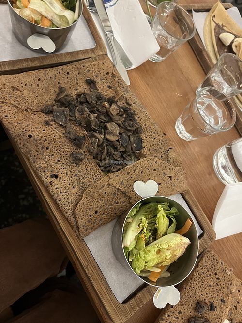   at La Crème de Paris in Paris