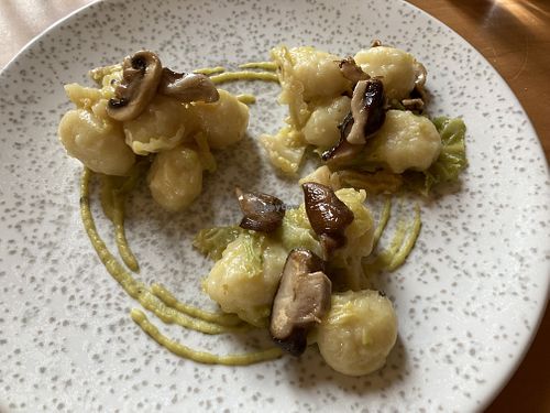 Gnocchi con verza, funghi e crema al cardamomo  at Rifugio della Valle in Crosio Della Valle