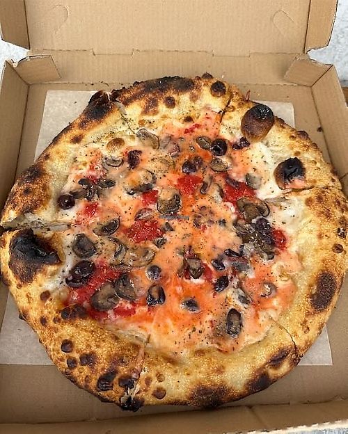 Vegan Cheeze with roasted mushrooms at Speak Cheezy in Long Beach