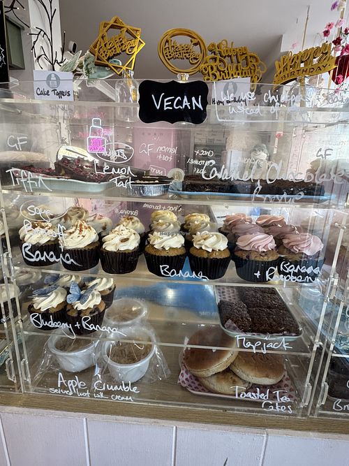 Had a chocolate tart 😋  at Fifi's Cakery in St Ives