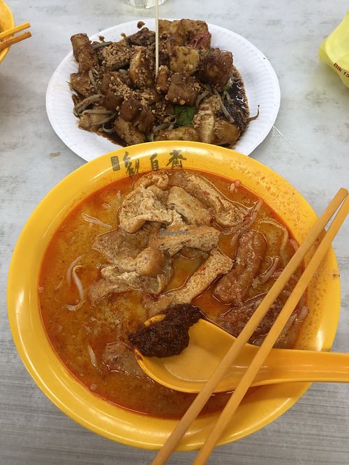 $3 each, rojak and signature laksa at Kwan Tzi Zhai Vegetarian Cuisine 觀自齋 - Geylang in Central Singapore