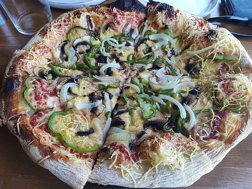 Vegan pizza at Seasons in Crete