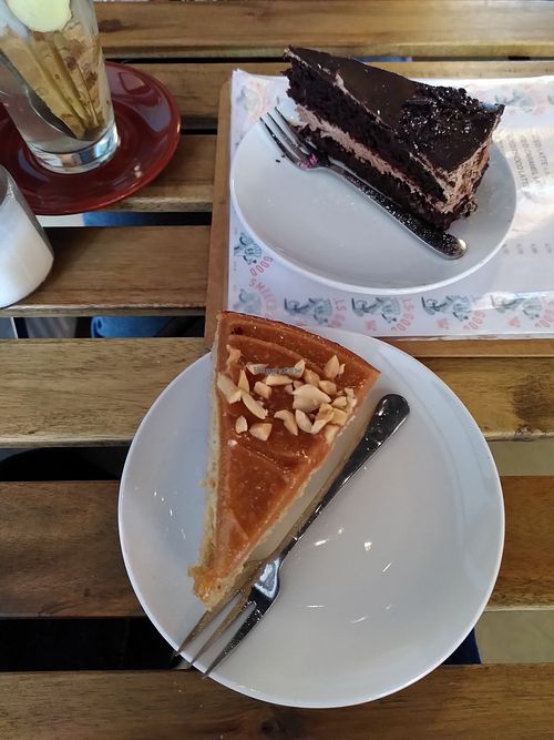 Ginger tea, chocolate mousse and banana peanut at Smells Good Café in Essen