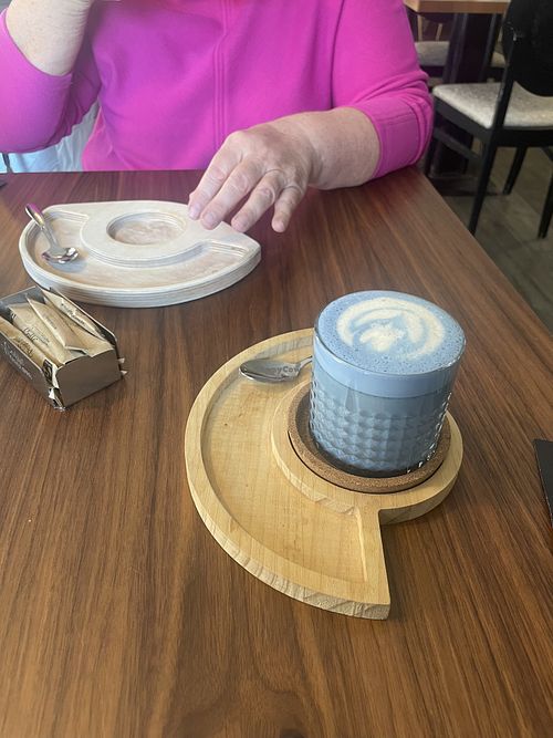 Blue Matcha mit Hafermilch   at Brunch Spot in Weissenburg In Bayern