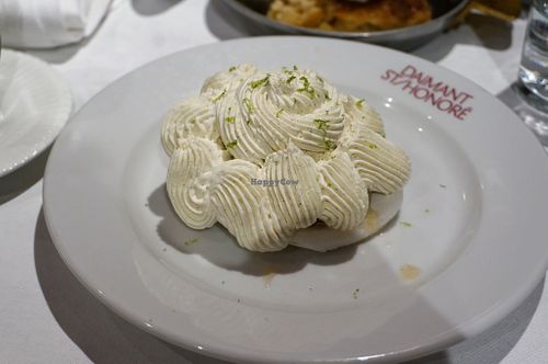 Pear Pavlova at Daimant Saint-Honoré in Paris