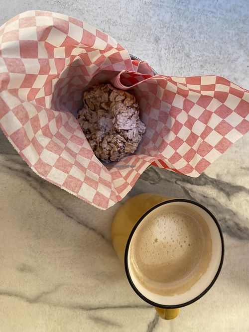 Oat decaf latte and vegan cookie   at Coffeecina in Avignon