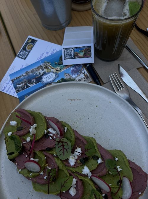 The pink hummus Toast   at Oh Là Latte  in Albufeira