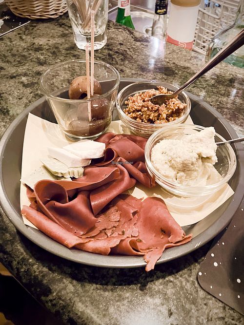 Tagliere vegan  at Materia Birreria in Bergamo