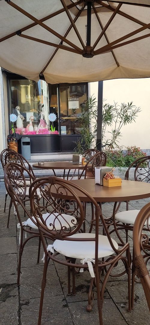 Outdoor seating at La Cafferia in Varese