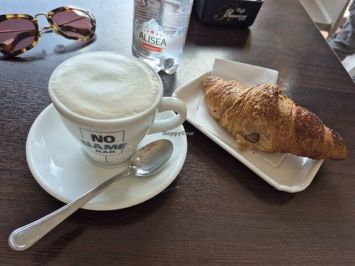 Brioche vegana con cappuccio con latte di soia at NoName Bar in Sorbolo