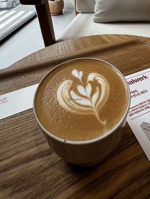 Latte art  at Werk Roasters in Busan