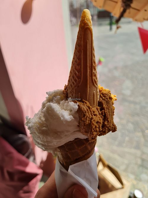 Caramello and yogurt at G'ala Desio in Desio