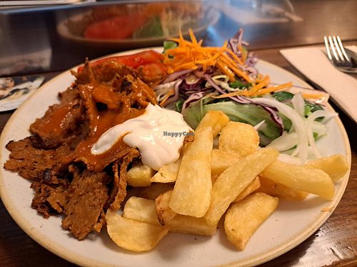 Seitan ao prato con ensalada at Entre Pedras in Santiago De Compostela