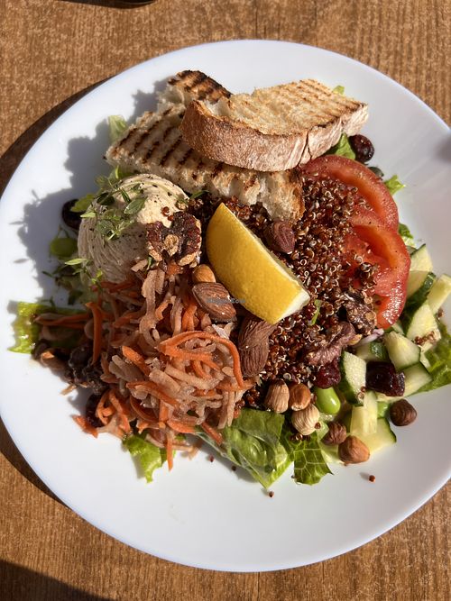 Hommus sallad  at Inkognito Ystad in Ystad