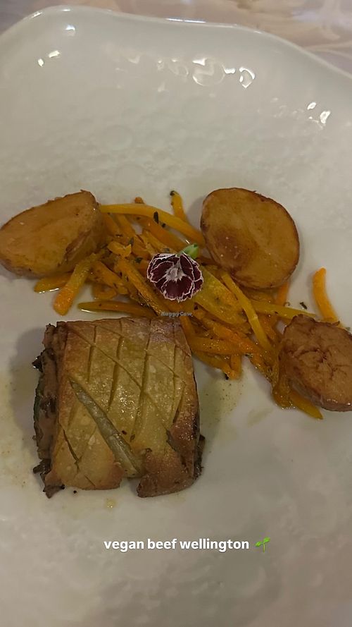 Vegan beef Wellington!  at O Leão de Porches in Lagoa